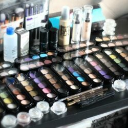 Профессиональная косметика для женщин